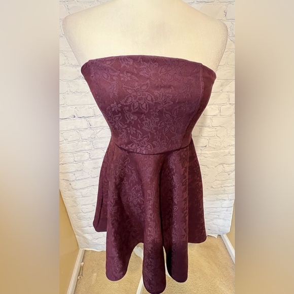 Garage maroon fit and flare strapless dress size small - Picture 2 of 5